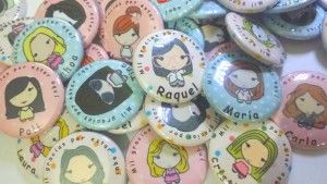 Chapas personalizadas para fiestas infantiles, qué viva el color