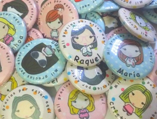 Chapas personalizadas para fiestas infantiles, ¡qué viva el color!