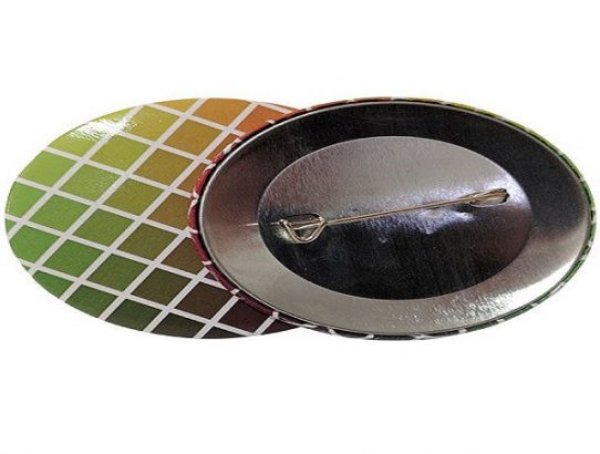 Chapas para fiestas temáticas en discotecas, la última moda