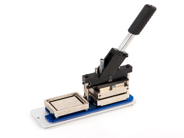 Te contamos sobre la máquina para hacer chapas e imanes B900, sus características y los beneficios que puedes obtener de la misma.